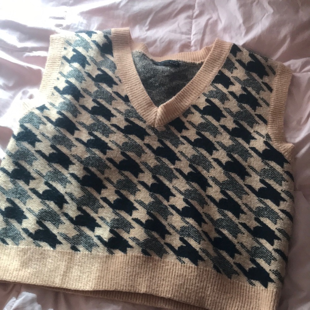 Cute pattern vest from SHEIN (dazy) brand
